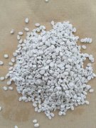 使用吹膜填充母料時薄膜表面出現(xiàn)發(fā)白該如何解決