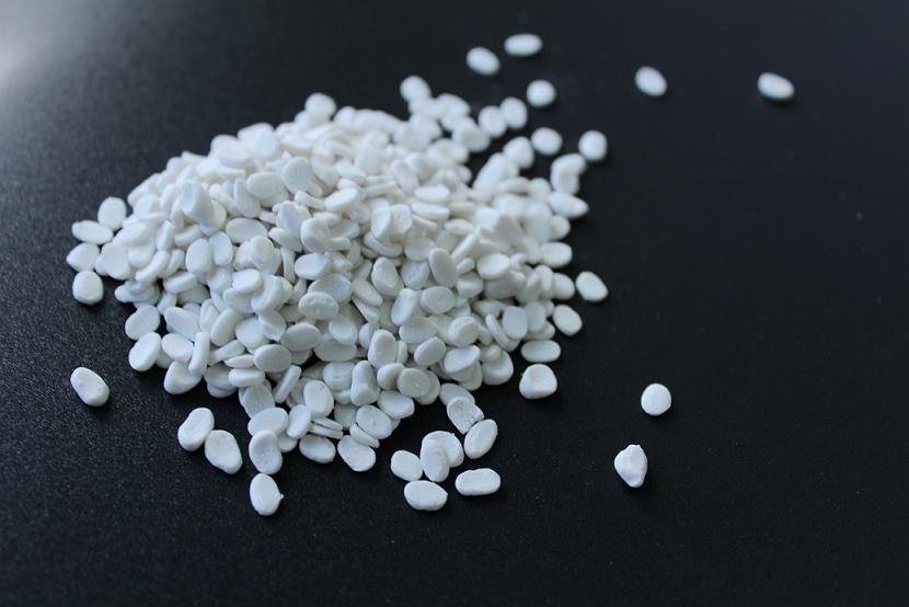 塑料制品中添加填充母料后出現(xiàn)白點(diǎn)或手感粗糙之解決方案