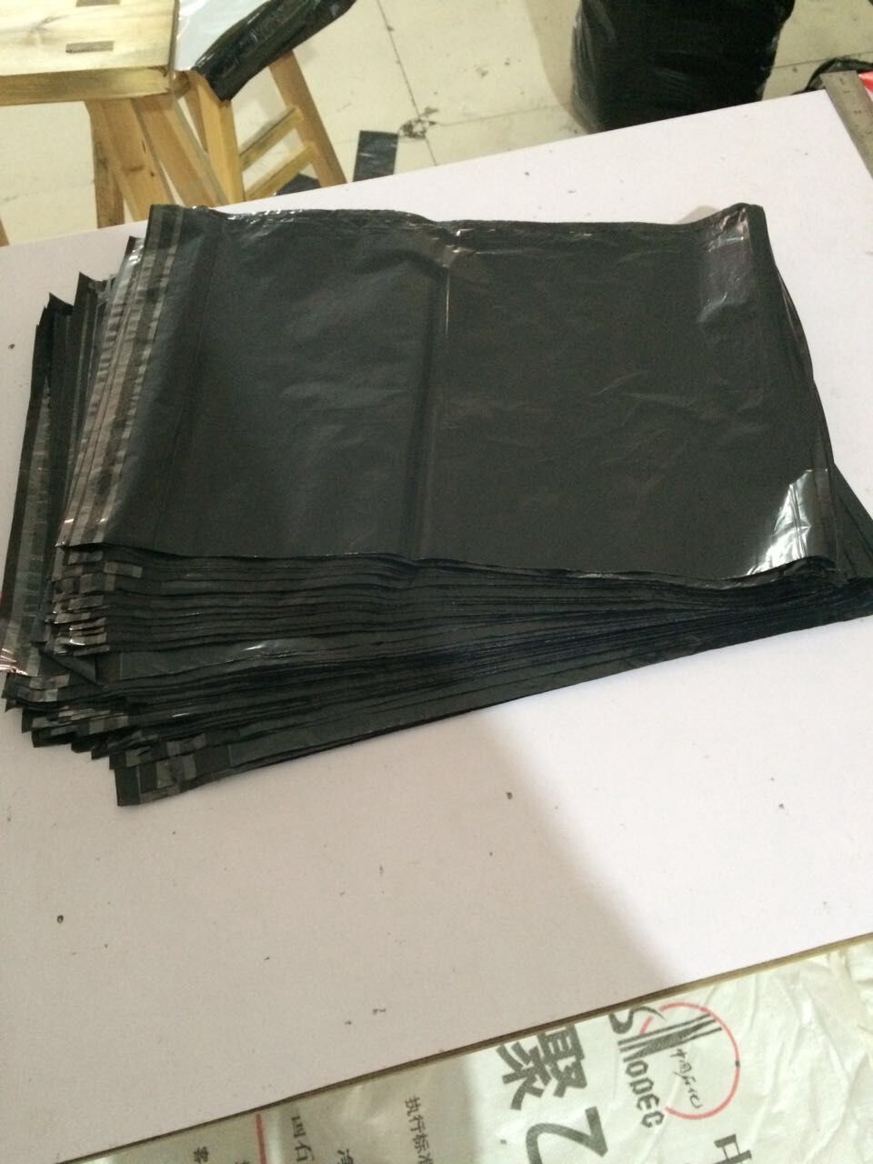  快遞袋廠家使用吹膜填充母料能降低多少成本呢？